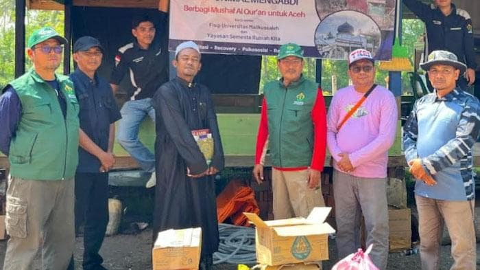 FISIP Unimal Salurkan Alquran dan Bantuan untuk Warga Banjir Aceh Utara