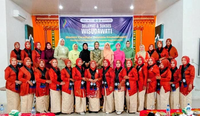 52 Lulusan Akademi Paradigta Abdya Diwisuda, Harapkan Kontribusi Perempuan di Aceh Barat Daya