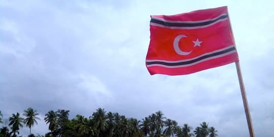 Mengerek Bendera Bulan Bintang ke Mahkamah Konstitusi