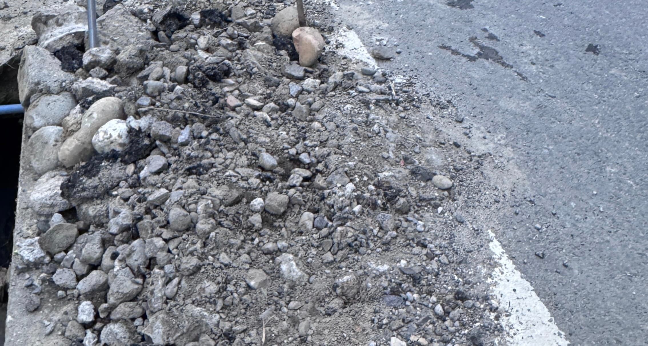 Galian PDAM Tirta Keumuneng Rusak Jalan Desa, Warga Gampong Baro Protes