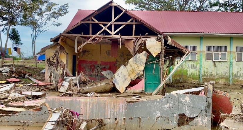 965 PPPK Lhokseumawe Gotong Royong Bersihkan Sisa Banjir di Aceh Utara