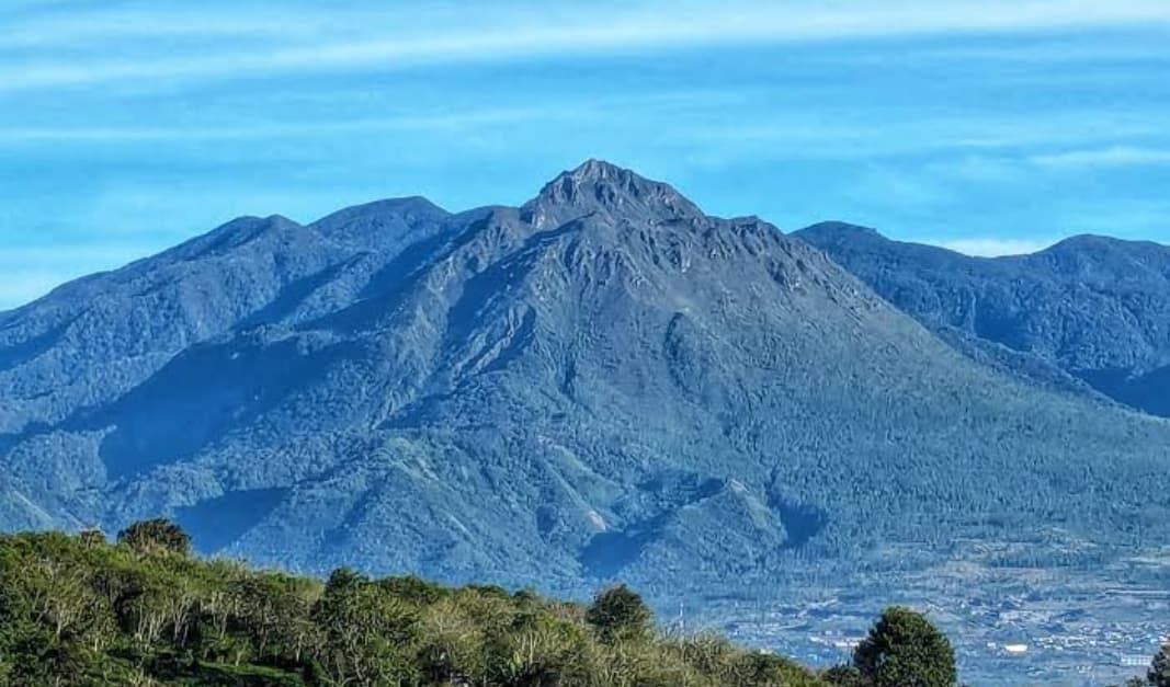 Status Gunung Burni Telong Turun ke Waspada, Warga Bener Meriah Diminta Tetap Waspada