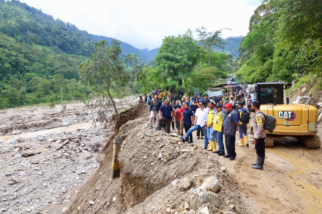 Sekda Aceh Terjebak Longsor di Gayo Lues Saat Antar Bantuan Banjir