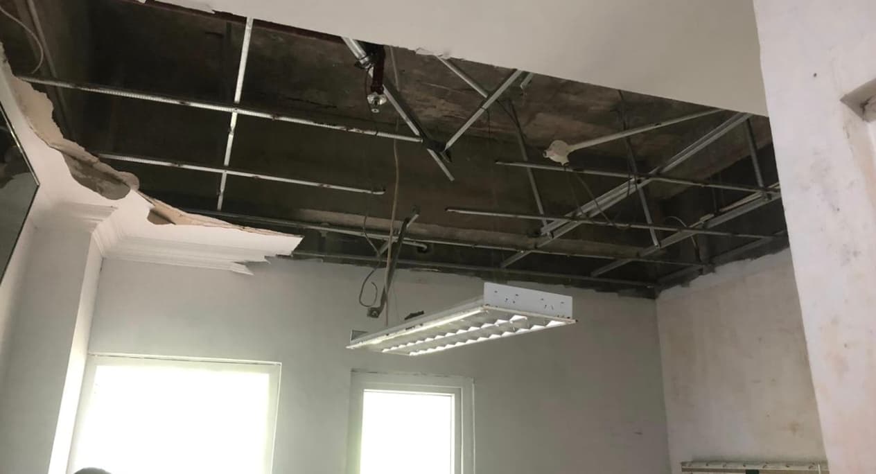 Plafon RSUD Aceh Selatan Ambruk, Nyaris Timpa Pasien Melahirkan