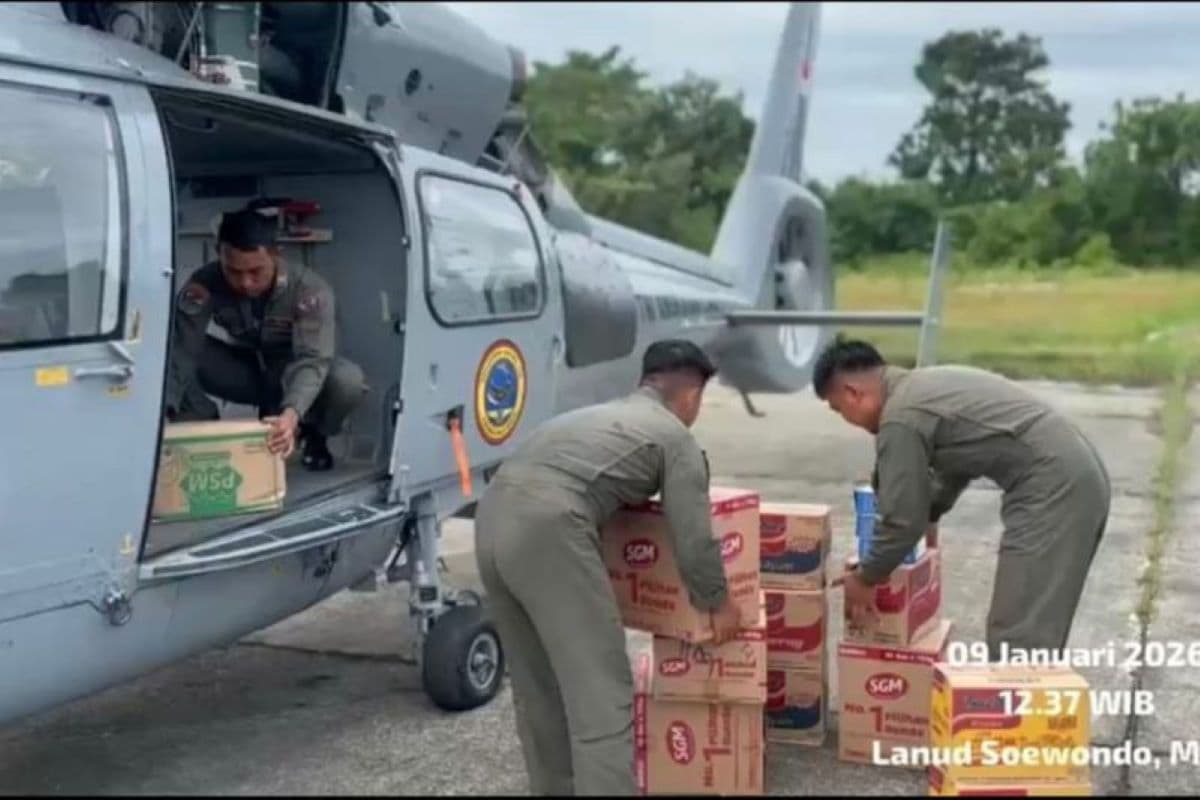 TNI AL Kirim Logistik Banjir Aceh Tamiang dengan Helikopter Panther