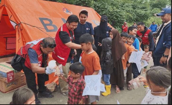 PMI Bener Meriah dan DKI Jakarta Berikan Layanan Kesehatan dan Dukungan Psikososial untuk Penyintas Bencana di Bener Meriah