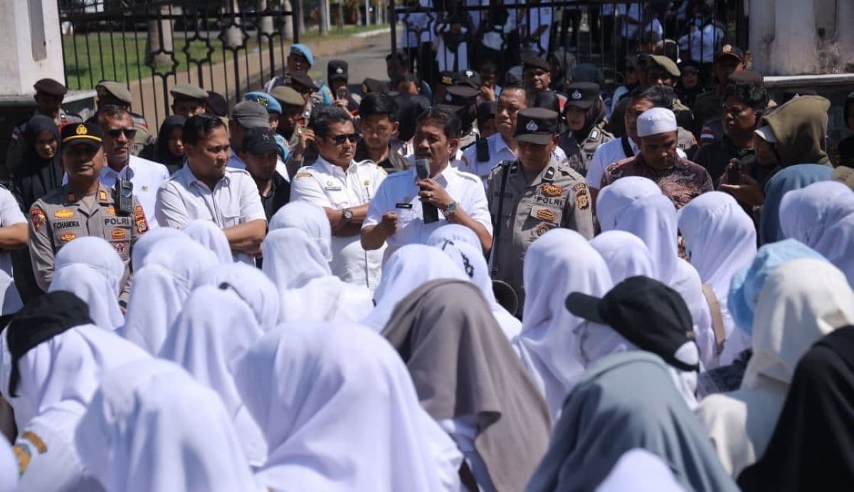 Ratusan Nakes Aceh Besar Demo Tuntut Perpanjangan SK Bakti di Jantho