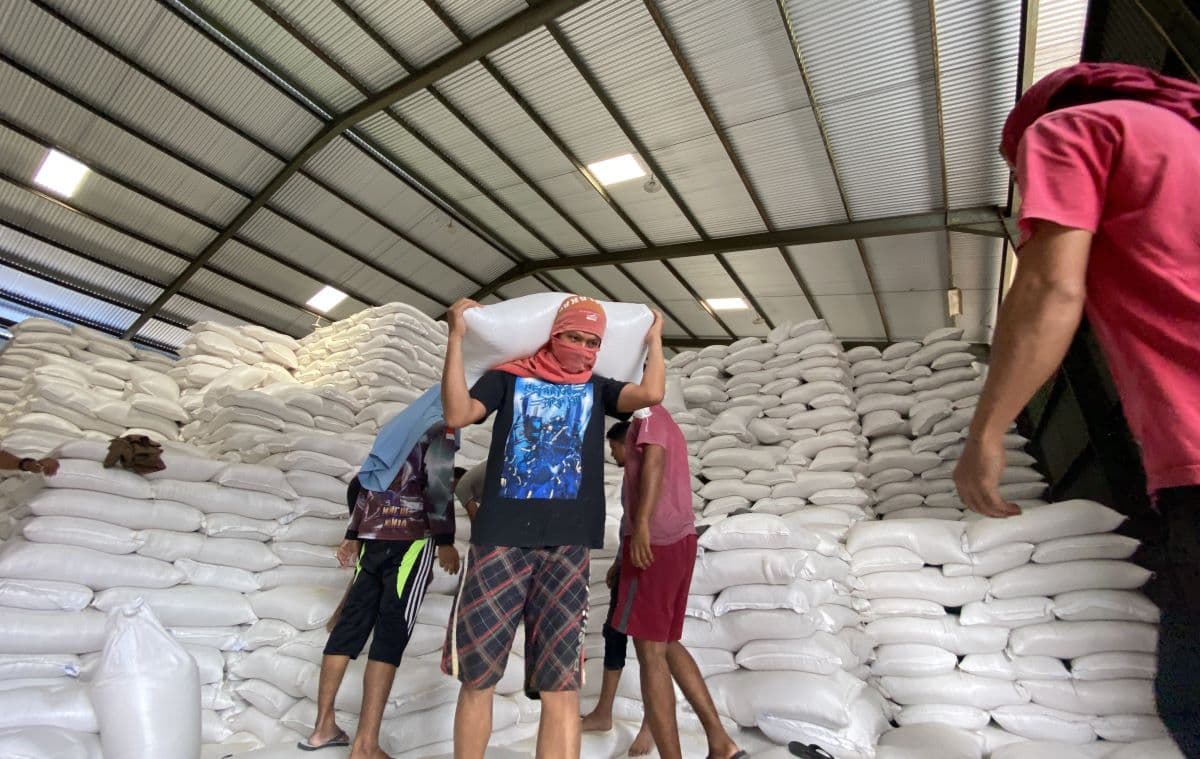 Bulog Lhokseumawe Salurkan 40 Ton Beras untuk Korban Banjir Aceh Tengah dan Bener Meriah