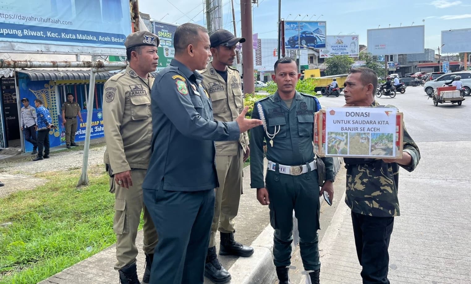 Satpol PP Bubarkan Penggalangan Dana Tanpa Izin di Bundaran Lambaro Aceh Besar