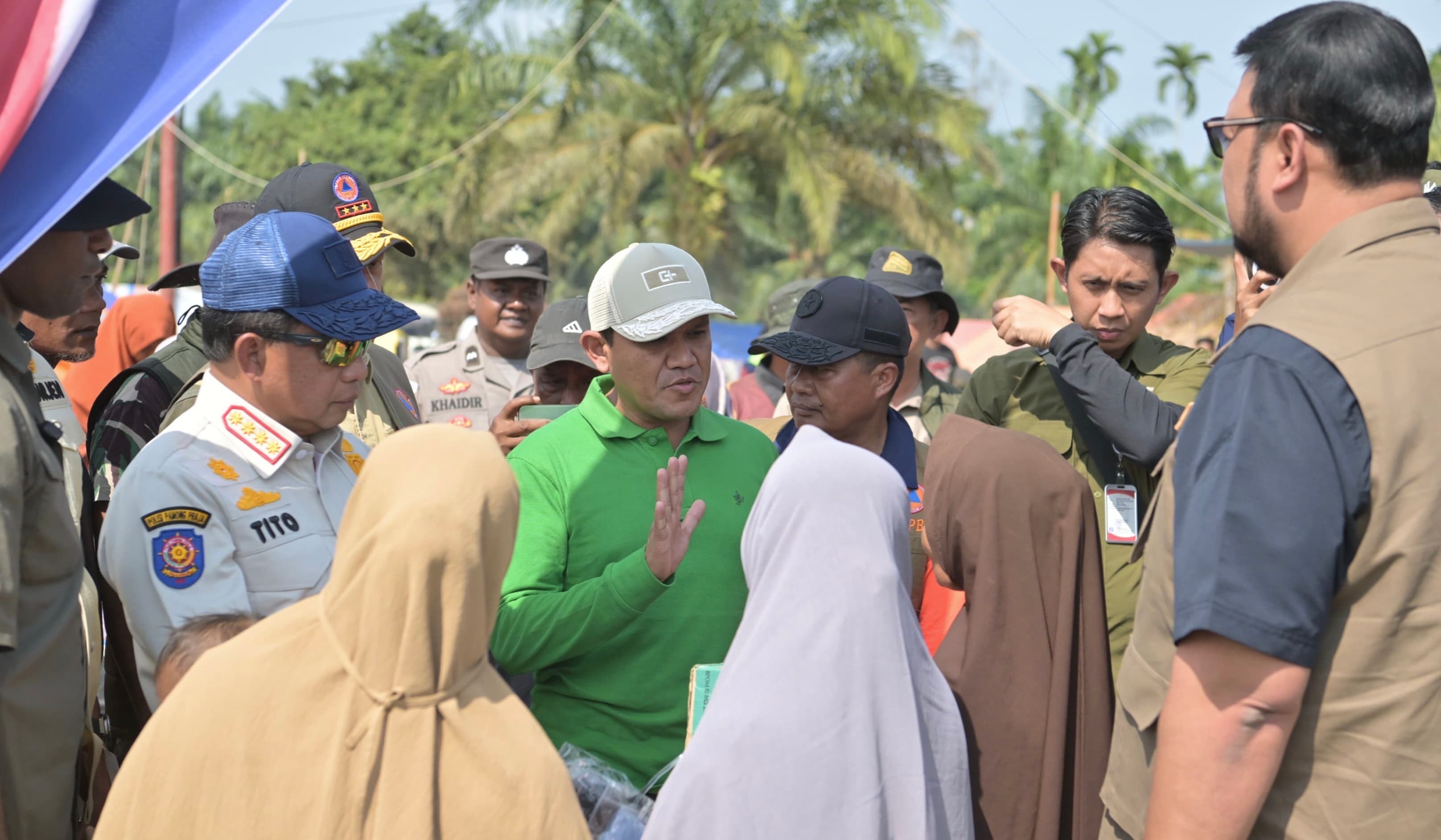 Wagub Aceh dan Mendagri Tinjau Pengungsian di Aceh Utara, Serahkan Bantuan