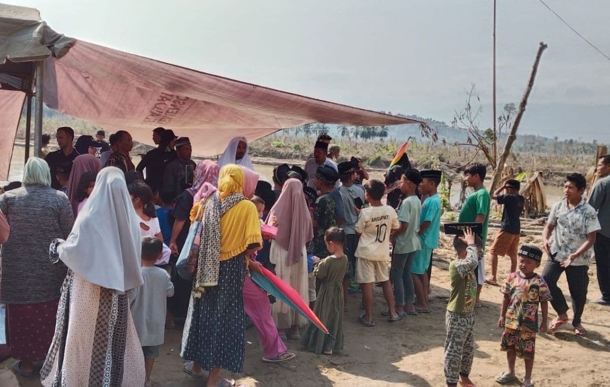 Warga Lubok Pusaka Terima Genset dan Lampu Tenaga Surya dari BFLF