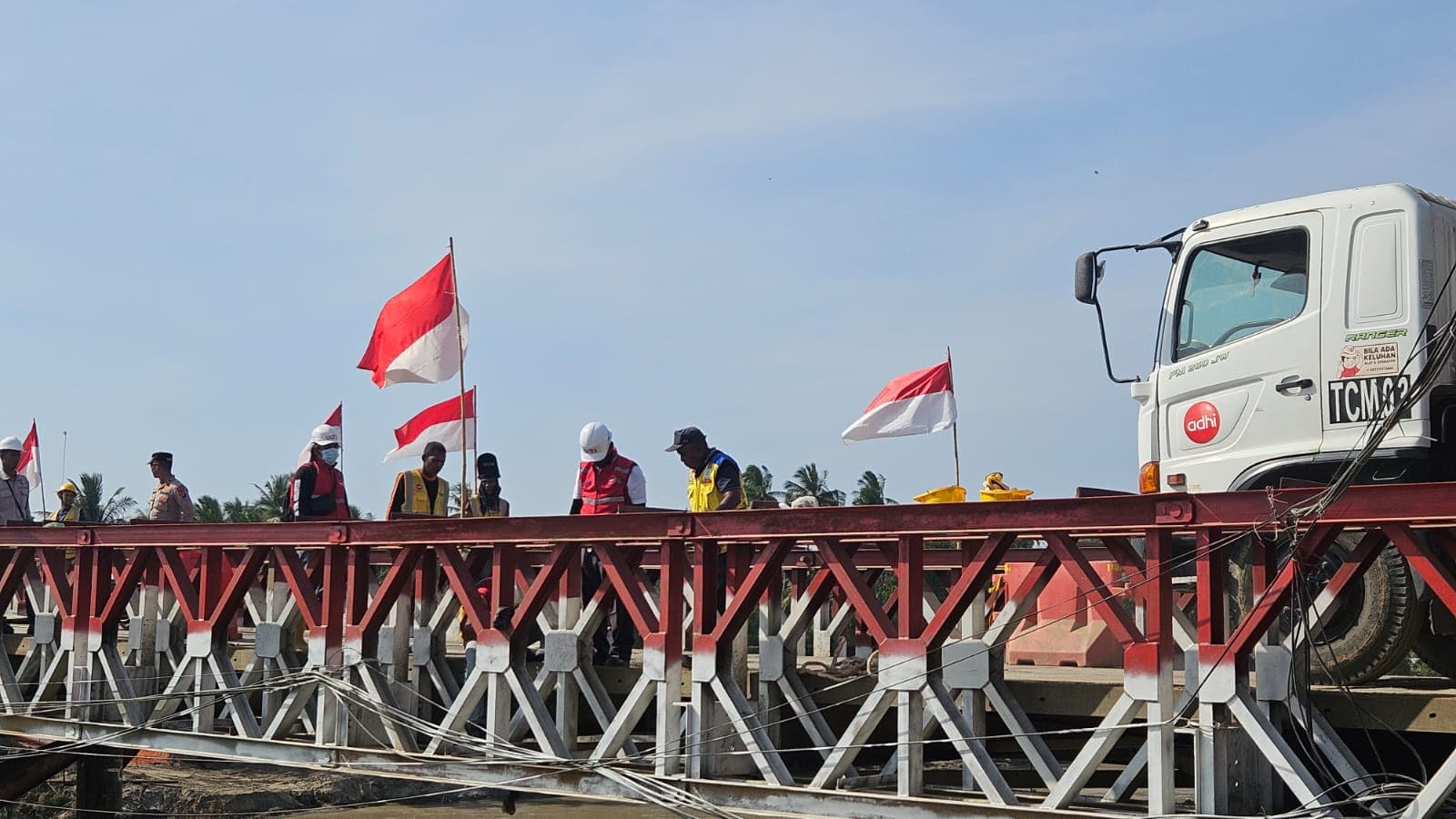 Jembatan Darurat Kutablang Bireuen Ditutup Sementara Akibat Kerusakan Lantai