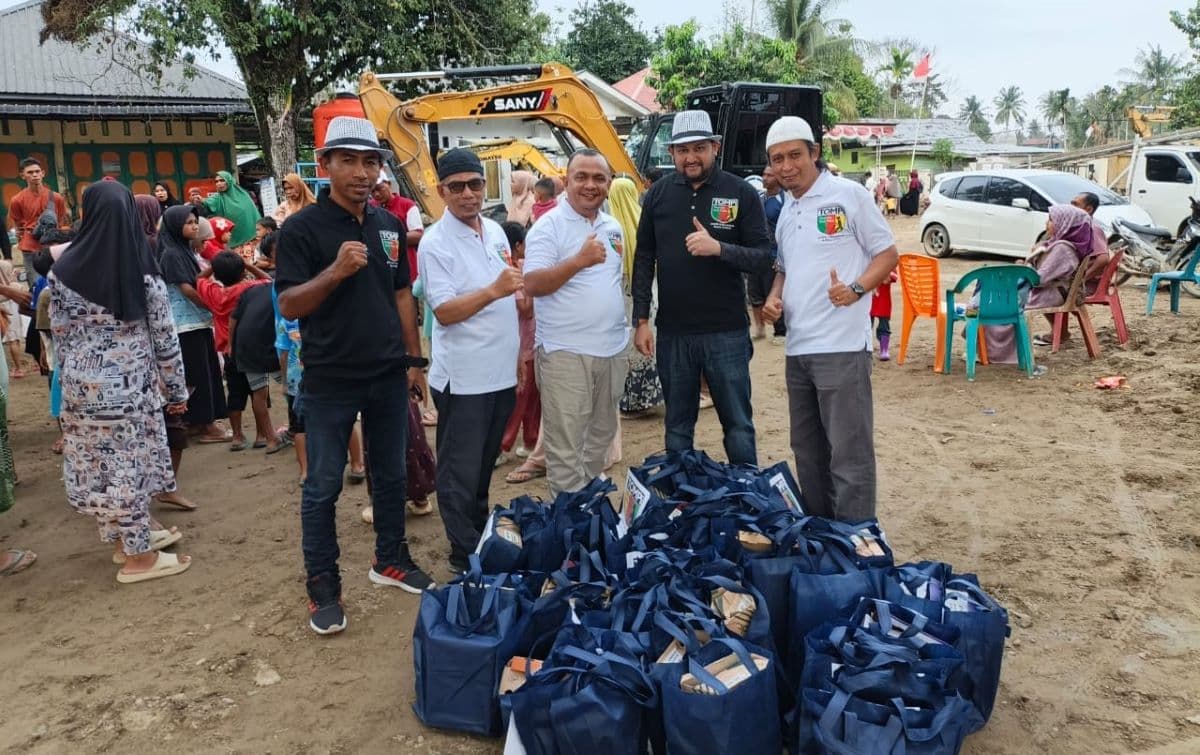 46 Anak Korban Banjir Pidie Jaya Dapat Sepatu Baru dari Diaspora