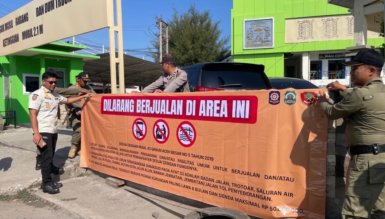 Pedagang di Depan MPP Aceh Besar Diimbau Pindah oleh Satpol PP