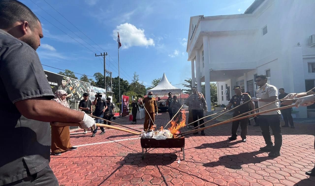 Kejari Aceh Besar Musnahkan Barang Bukti 51 Kasus Narkotika, Dominasi Perkara Pidana