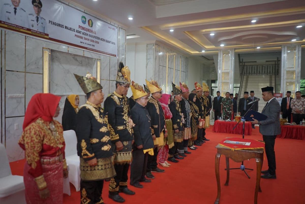 Bupati Abdya Lantik Pengurus MAA, Tekankan Adat dan Syariat sebagai Zat dengan Sifat