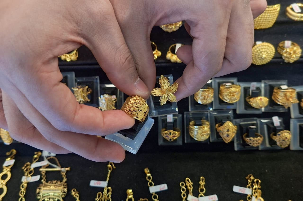 Harga Emas di Pasar Aceh Turun Drastis, Investor Panik Jual Beli