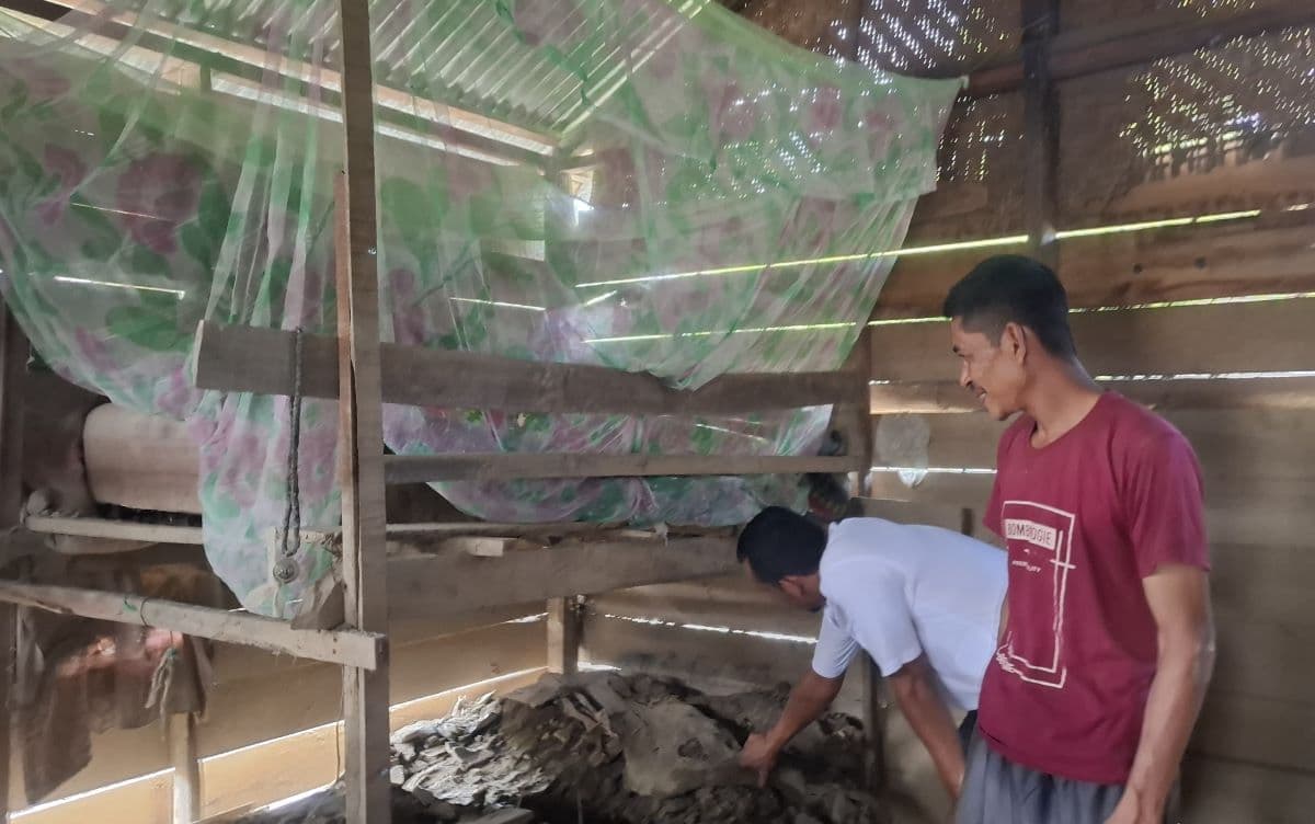 Warga Aceh Bertahan di Rumah Tertimbun Pasir Pasca Banjir, Keterbatasan Biaya dan Air Bersih