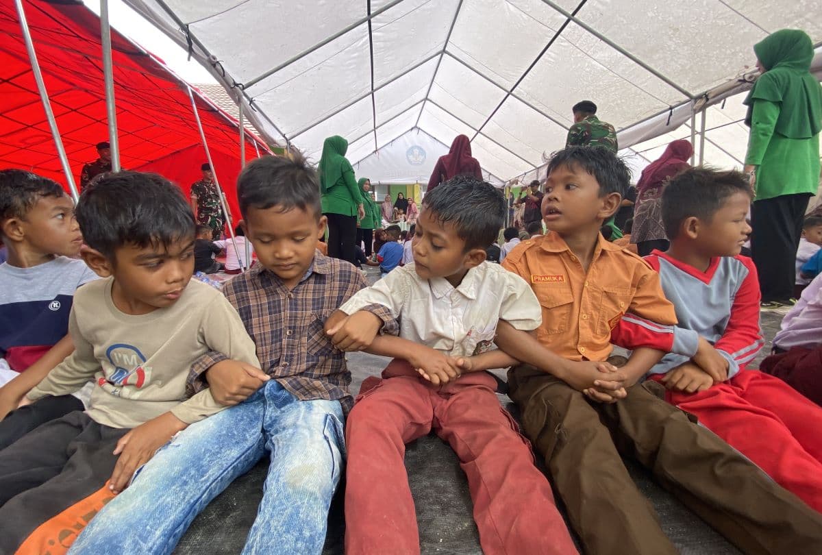 Trauma Healing TNI Pulihkan Semangat Belajar Murid SD Langkahan Pascabanjir