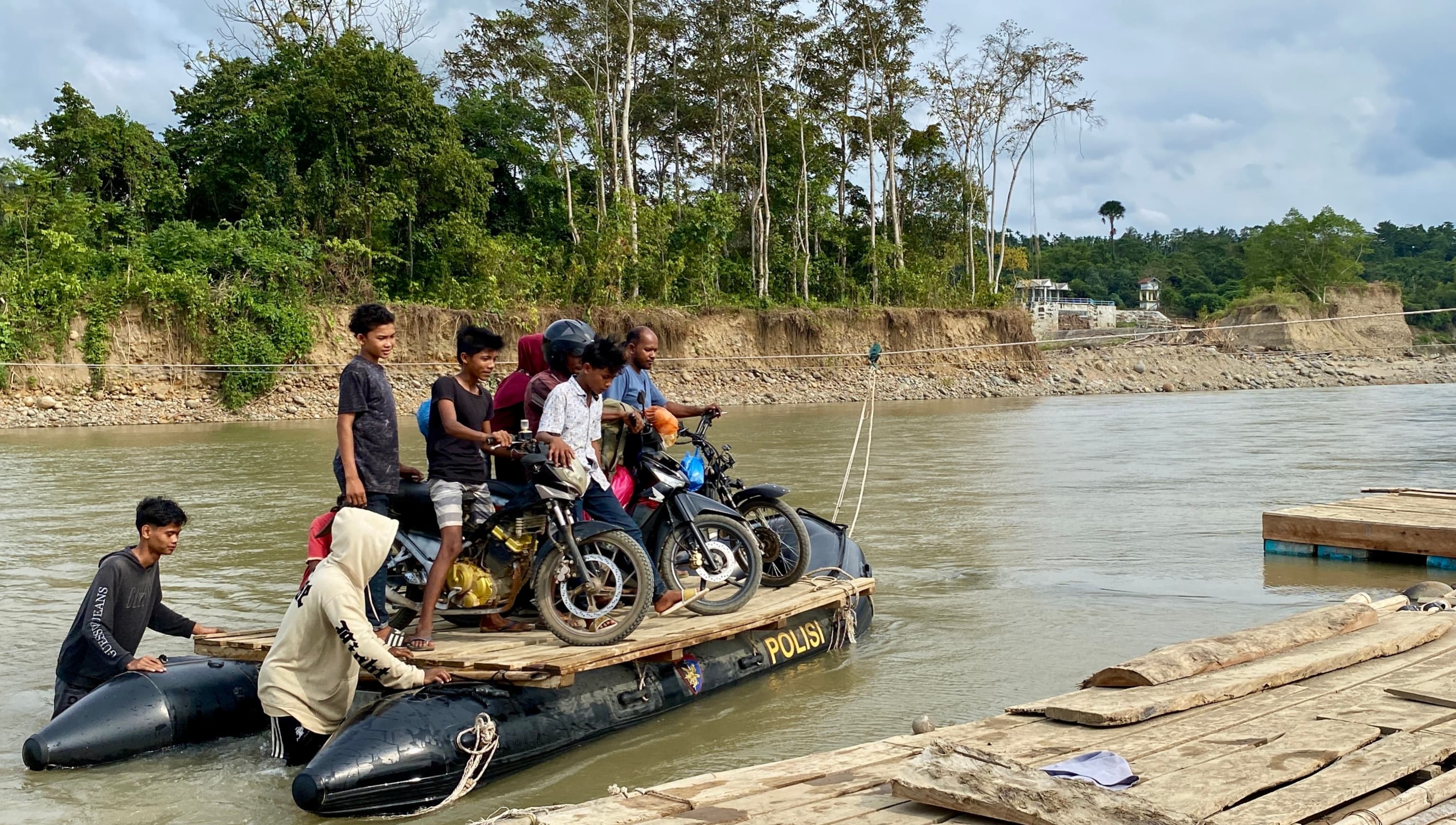 Warga Sawang Aceh Utara Masih Terkendala Rakit Dua Bulan Pascabanjir