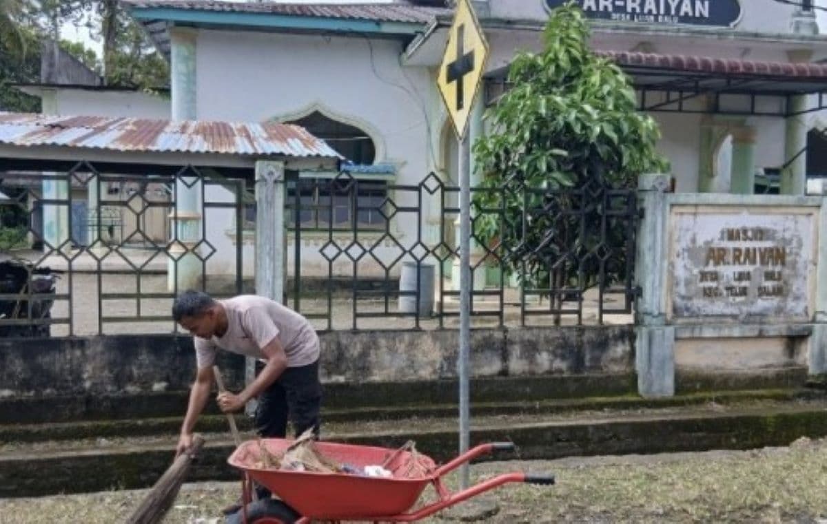 Warga Simeulue Ajak Rawat Lingkungan, Kapolsek Teluk Dalam Dukung Indonesia ASRI