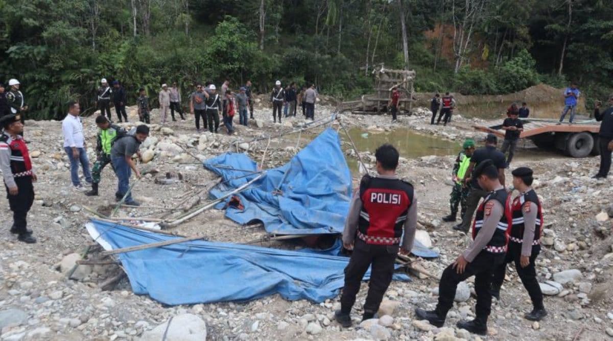 Petugas Bakar Fasilitas Tambang Emas Ilegal di Hutan Beutong, Nagan Raya