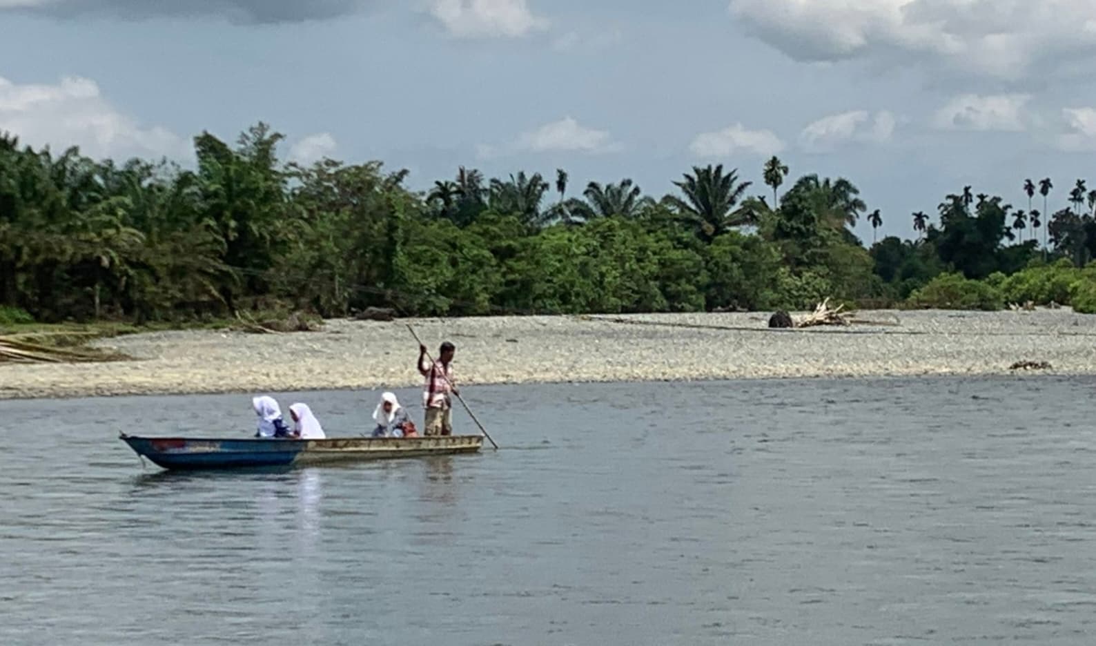 Jembatan Rusak di Aceh Barat, Anak Sekolah Terancam Nyawa Setiap Hari
