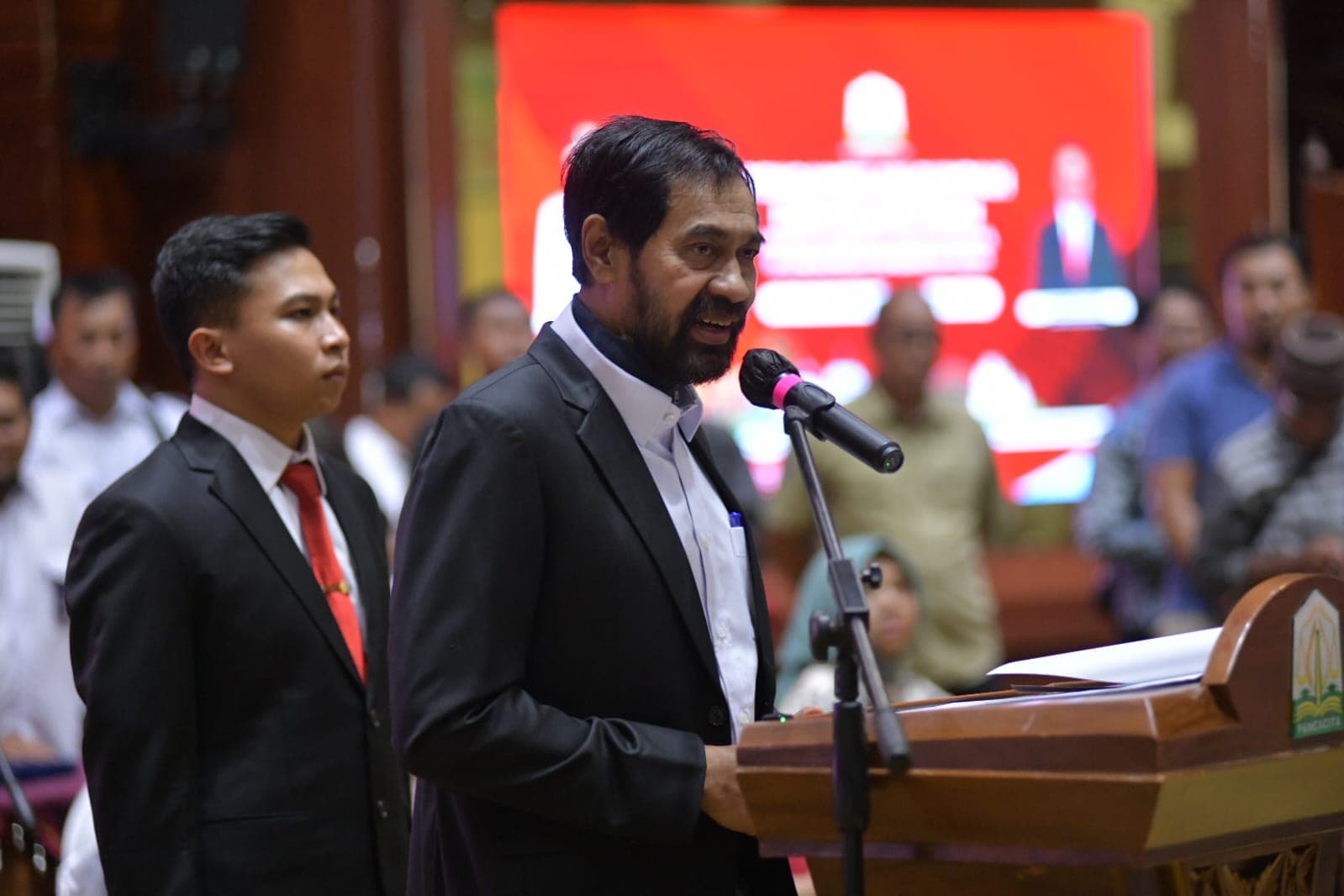 Mualem Muzakir Manaf Hadir Sakit di Pelantikan, Warga Aceh Pertanyakan Agenda Kekuasaan