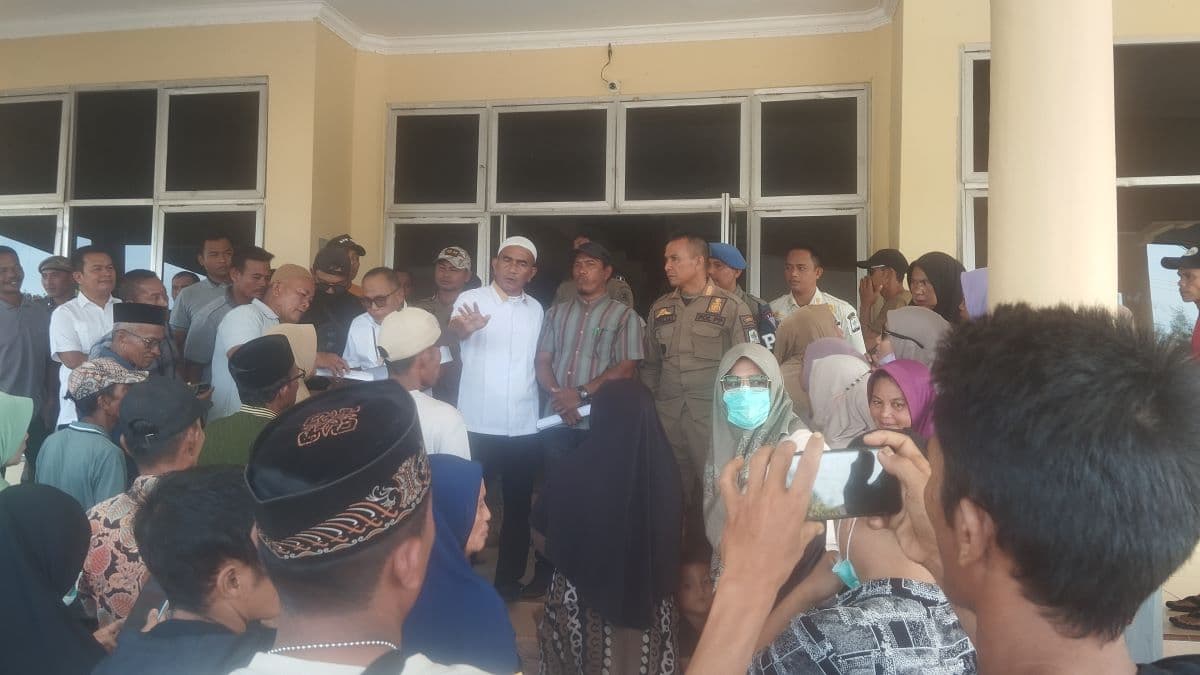 Warga Ujung Bawang Protes Pemangkasan Data Bantuan Rehab Rumah