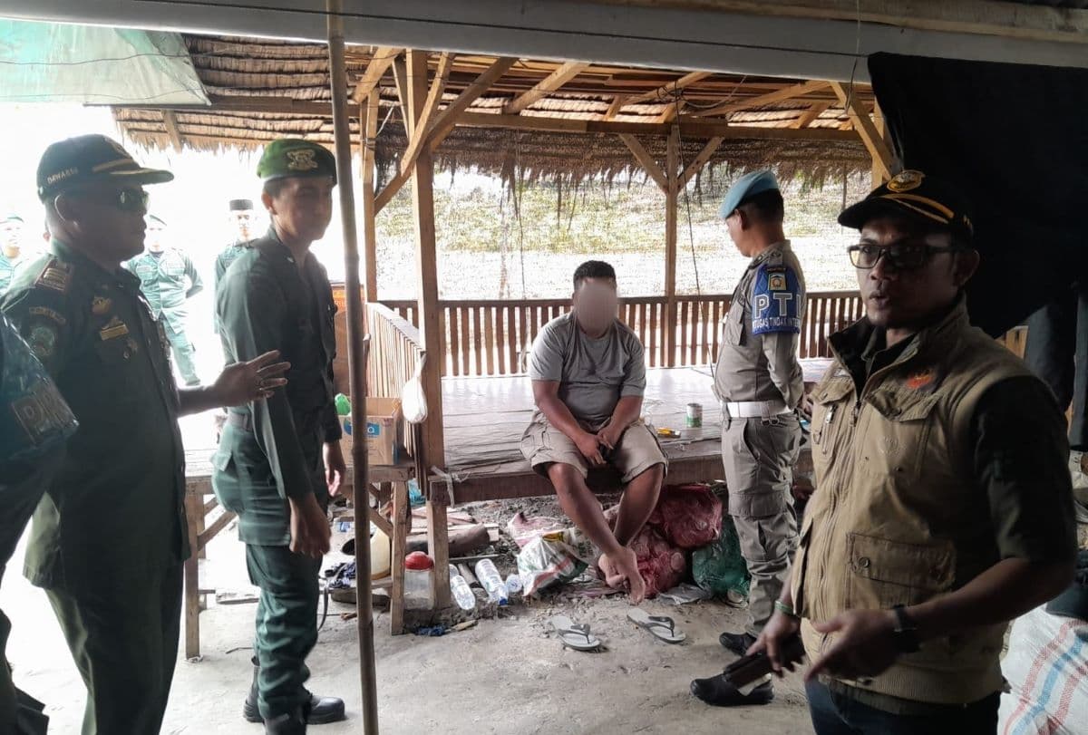 Satpol PP dan WH Aceh Besar Ciduk Warga Makan Minum di Siang Hari Ramadan