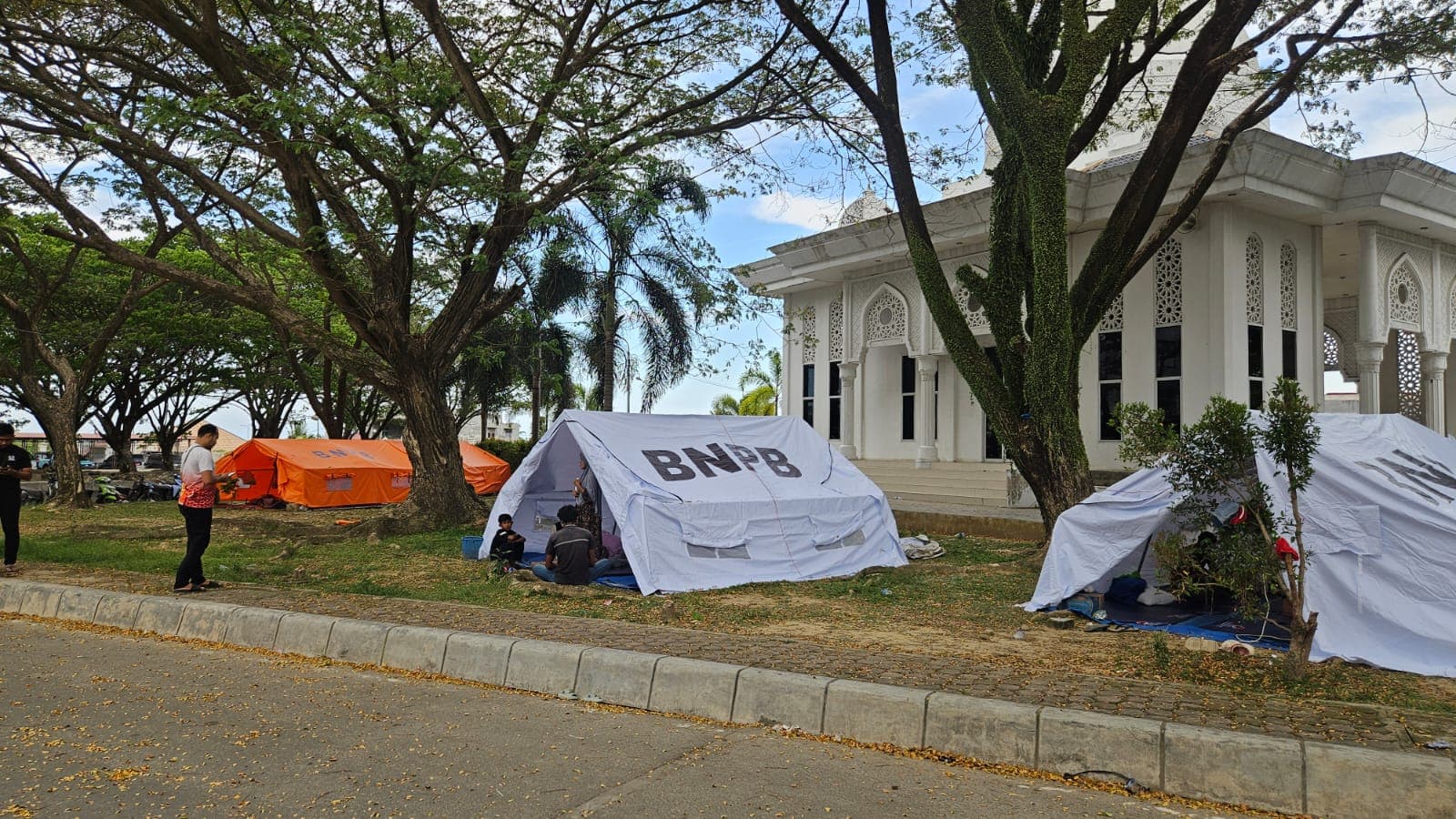 Pengungsi Banjir Bireuen Diperiksa Pihak Tak Jelas di Kantor Bupati