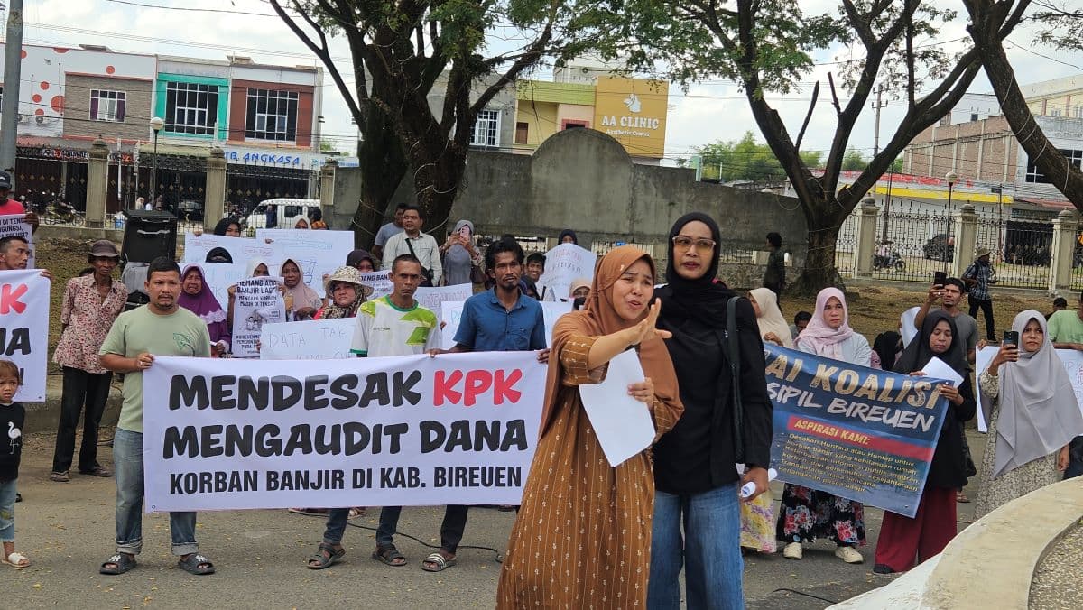 Ratusan Pengungsi Banjir Bireuen Demo, Tuntut Huntara dan DTH