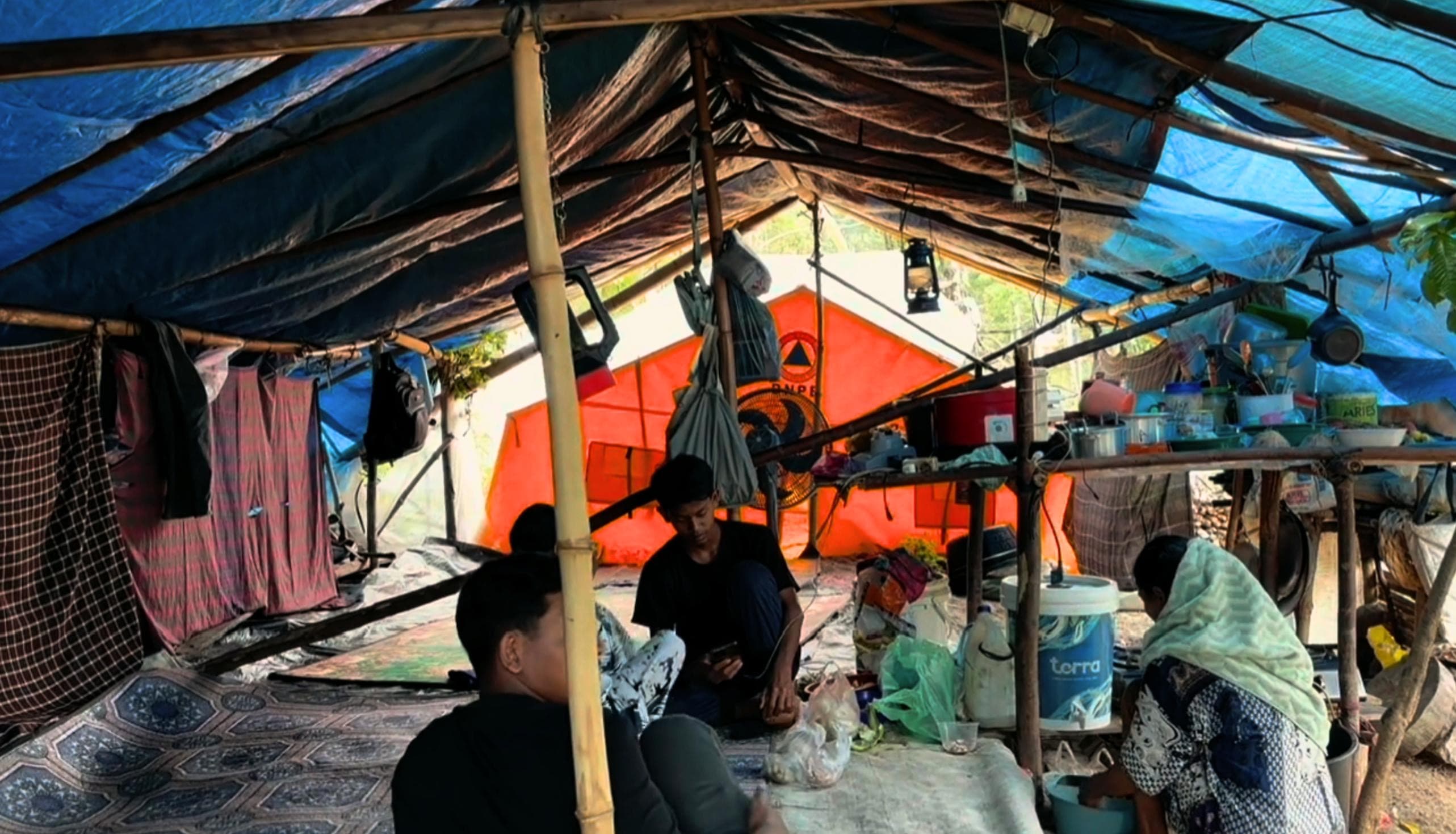 Warga Nagan Raya Rayakan Lebaran di Tenda Pengungsian Akibat Lambatnya Pemulihan