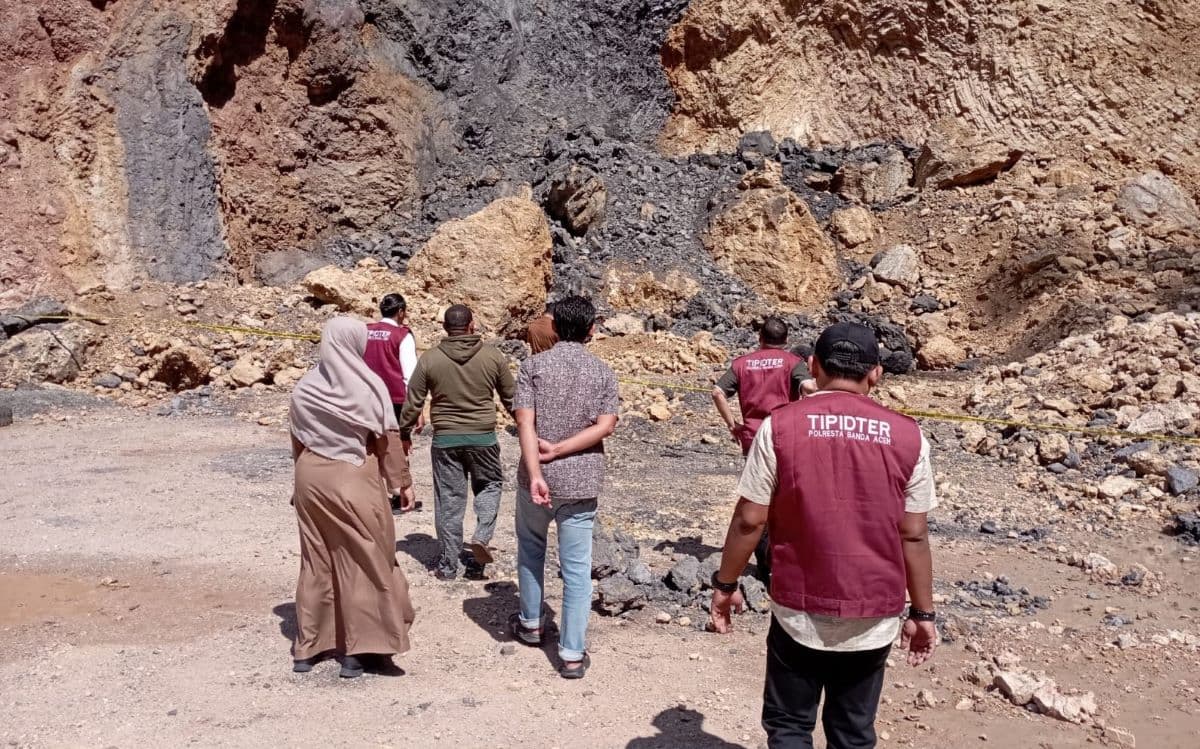 Operator Excavator Tewas Tertimbun Longsor di Galian C Aceh Besar