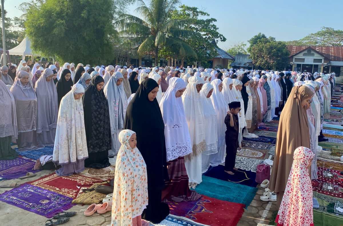 Ribuan Warga Aceh Utara Salat Id di Masjid Jamik Al-Izzah, Maknai Silaturrahim dan Persatuan