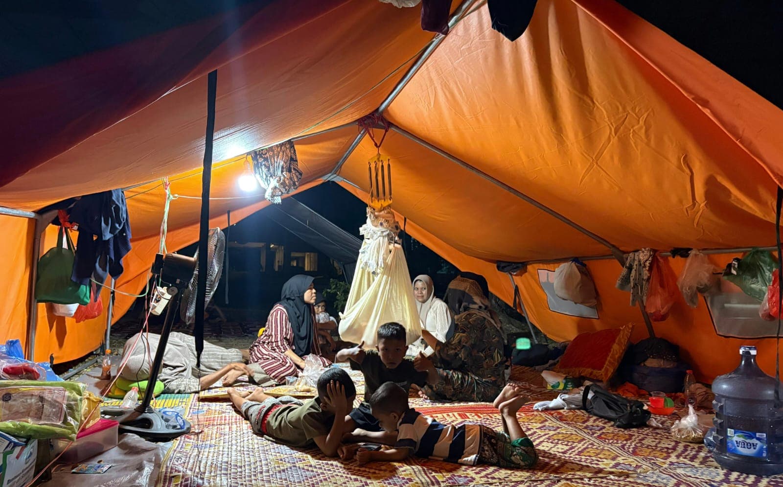 12 Hari Mengungsi di Kantor Bupati, Warga Bireuen Desak Solusi Hunian