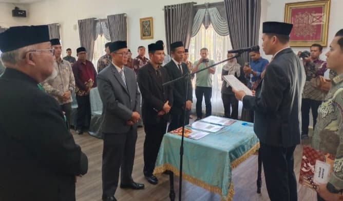 Bupati Aceh Selatan Serahkan Amanah Baitul Mal kepada Tim Baru
