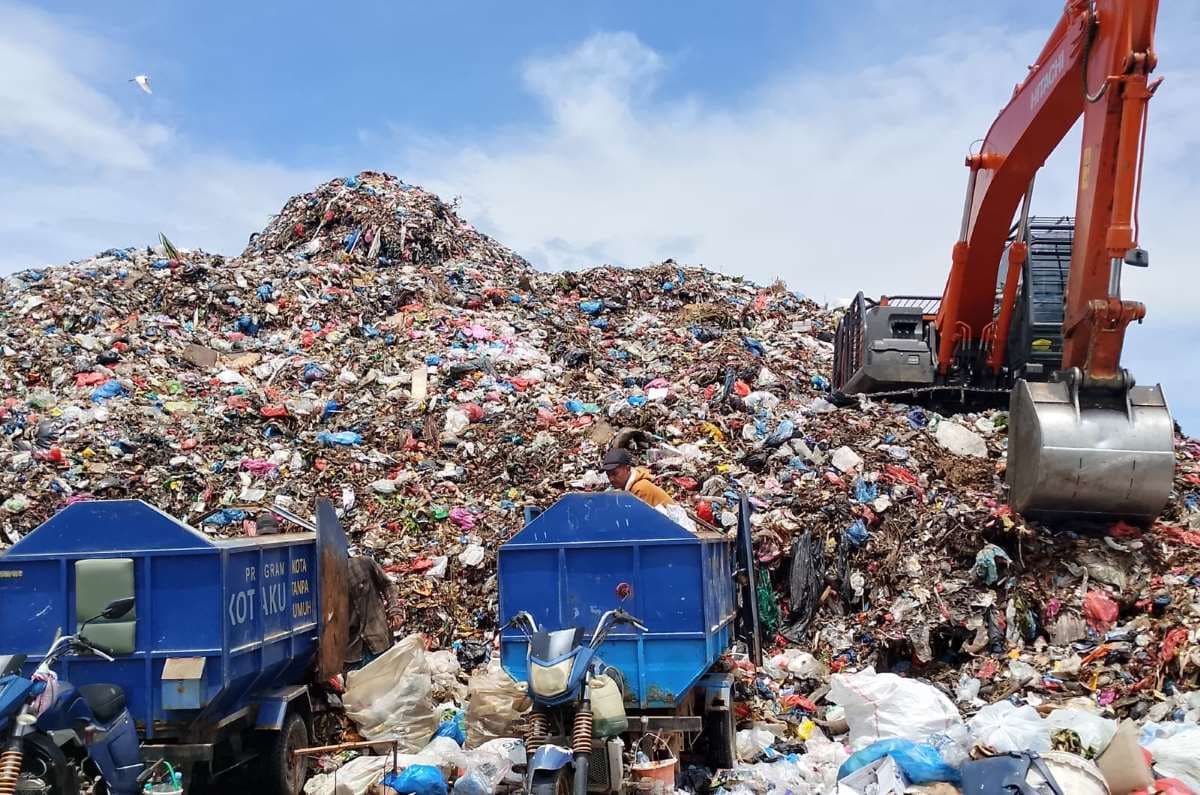 Petugas Sampah Aceh Keluhkan Batas Waktu Bongkar di TPA Gampong Jawa