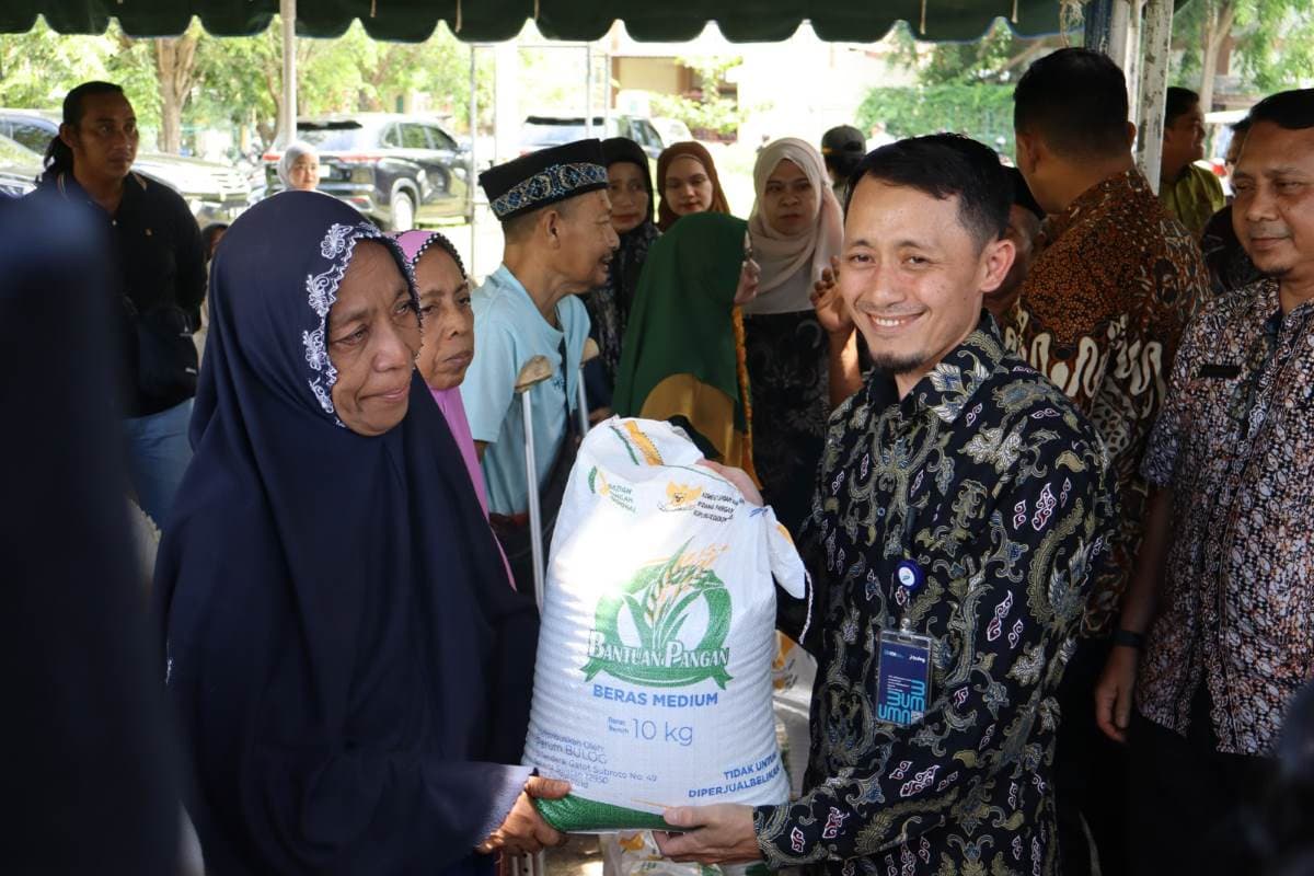 114 Keluarga Miskin di Banda Aceh Terima Bantuan Beras dan Minyak Goreng