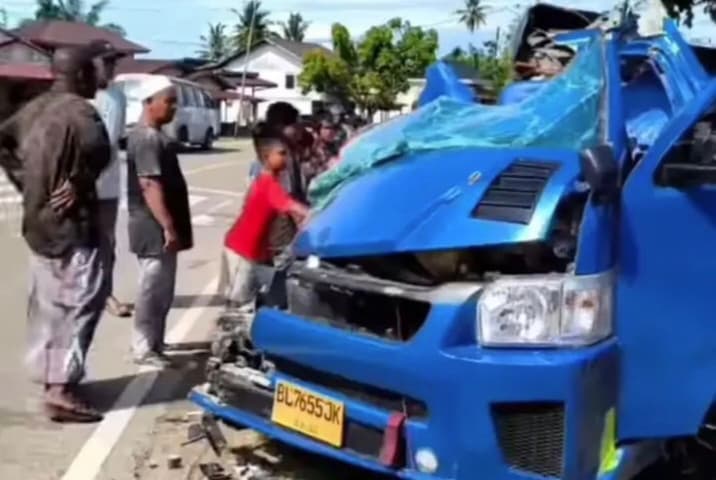 Tabrakan Hiace-Fuso di Aceh Selatan, Lima Penumpang Terluka Parah