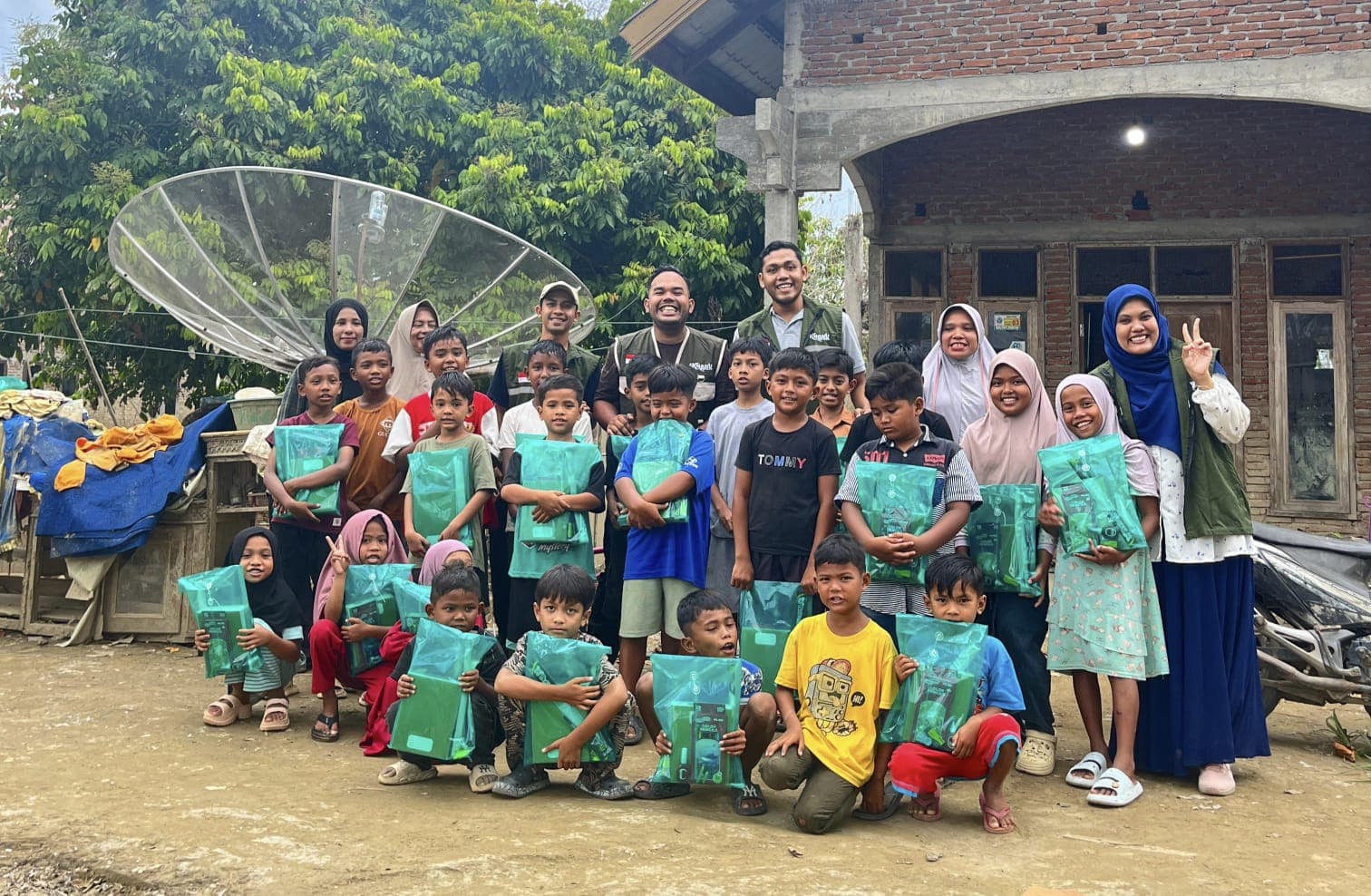 Paket Belajar dan Mushaf Al-Qur’an untuk Anak Korban Banjir Pidie Jaya