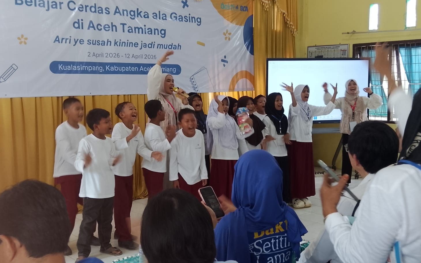 Bakti BCA Pulihkan Semangat Belajar Anak Korban Banjir di Aceh Tamiang
