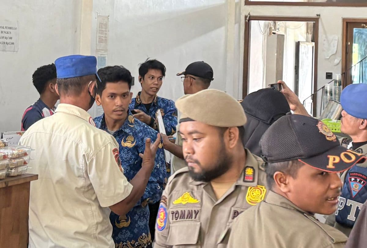 45 ASN Aceh Barat Terjaring Razia Satpol PP Saat Jam Dinas di Warung Kopi