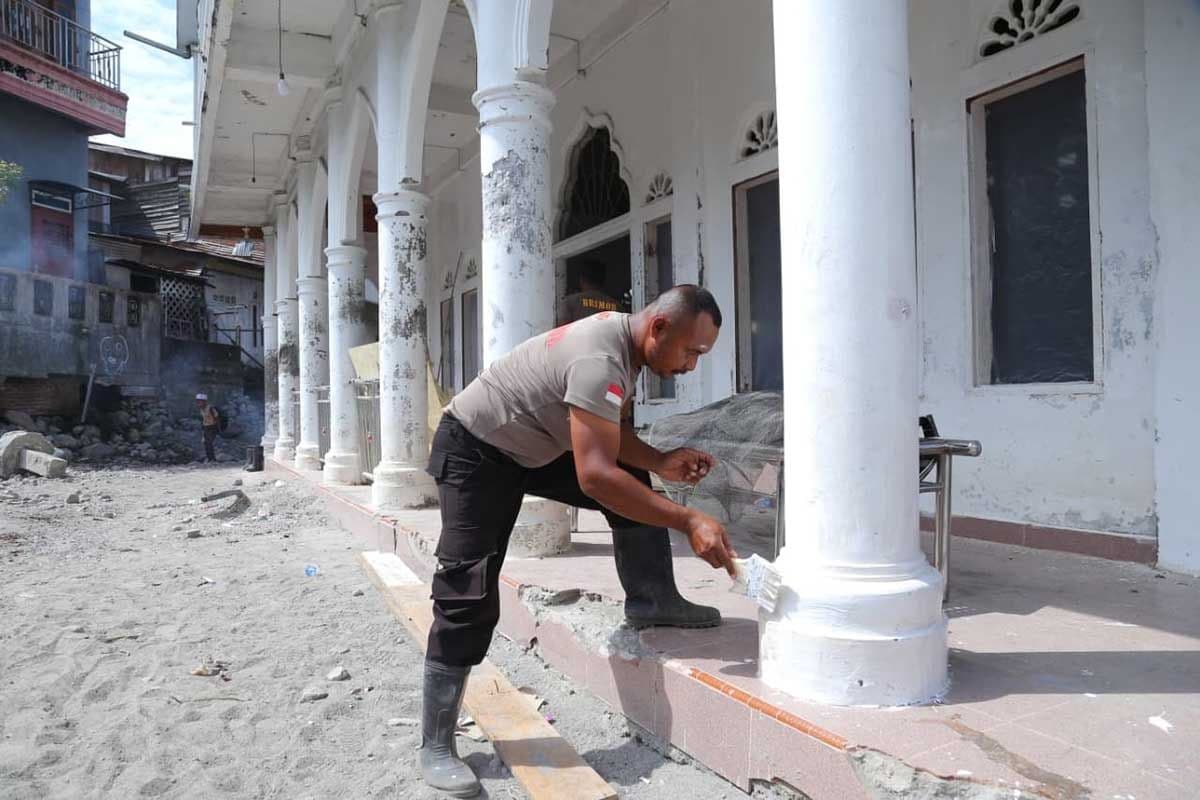 Polri Bersihkan Meunasah di Bener Meriah, Siapkan Sarana Ibadah Ramadhan