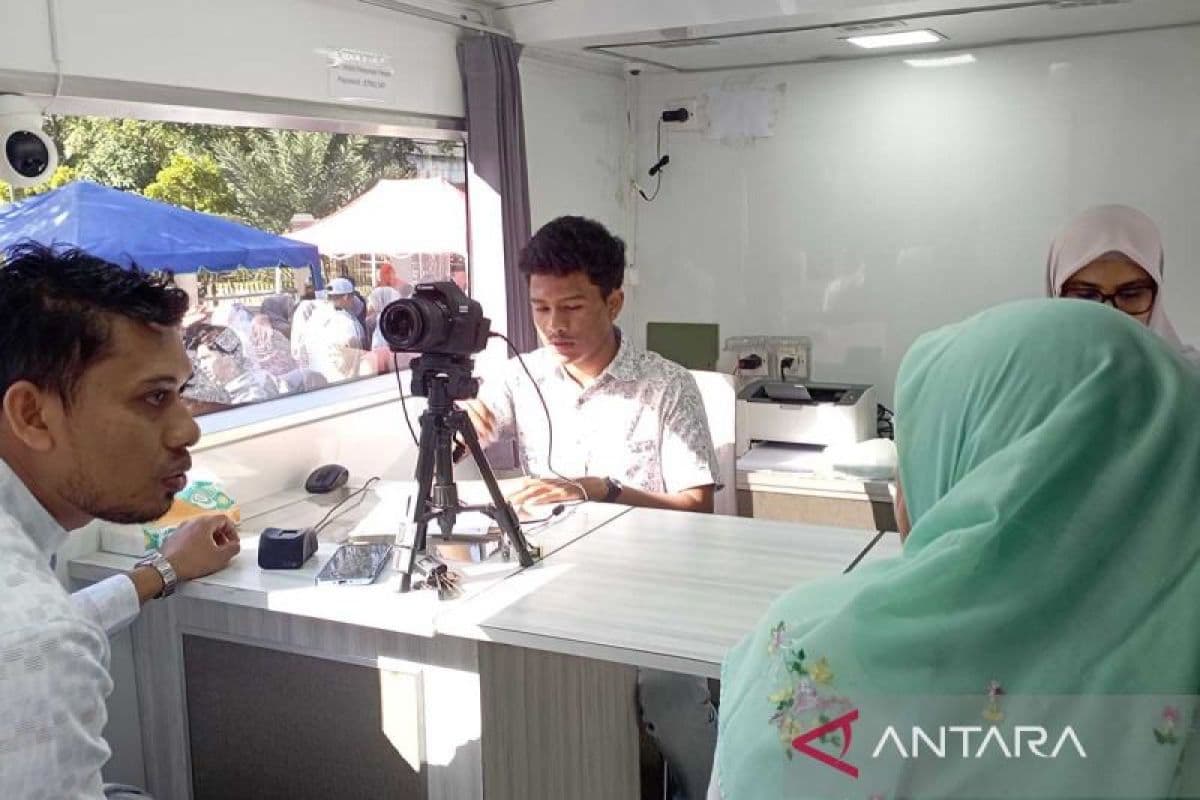 Warga Aceh Antusias Urus Paspor di Mobil Layanan CFD Banda Aceh