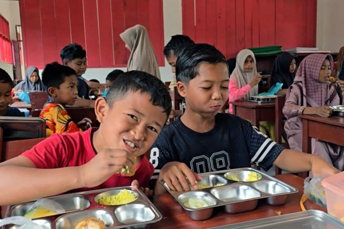 Anak SD Aceh Utara Semangat Ke Sekolah Karena Program MBG Pasca Banjir
