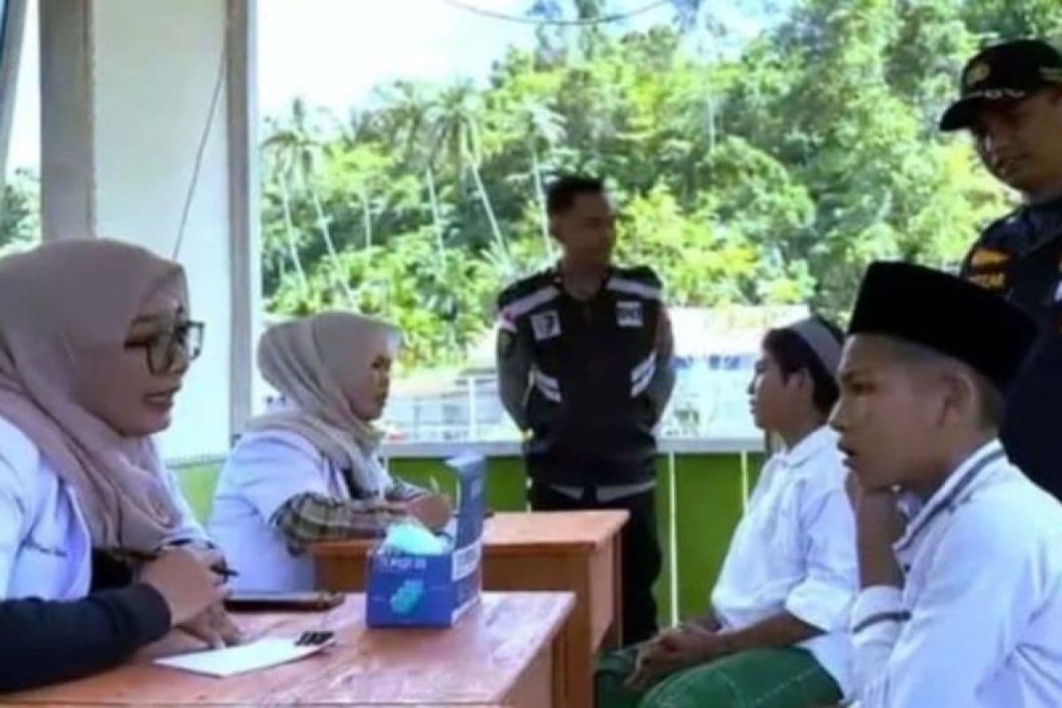 Polres Simeulue Berikan Layanan Kesehatan Gratis untuk Santri
