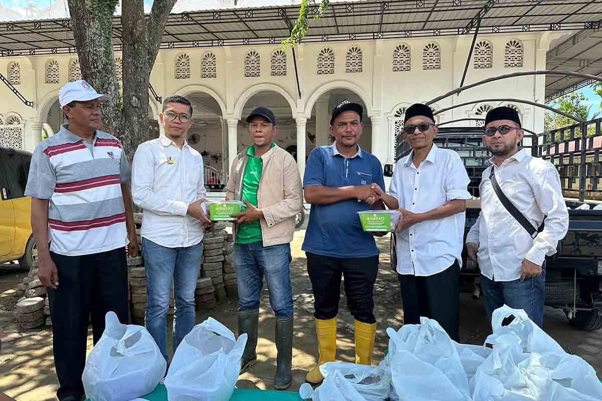Daging Meugang untuk Anak Yatim Korban Banjir di Pidie Jaya Dibagikan
