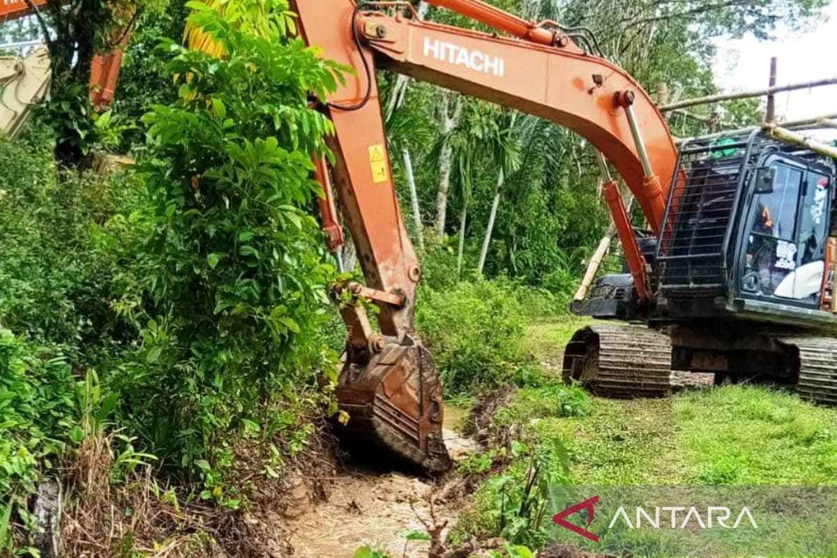 Pemkab Nagan Raya Bersihkan Saluran Irigasi, Petani Siap Tanam