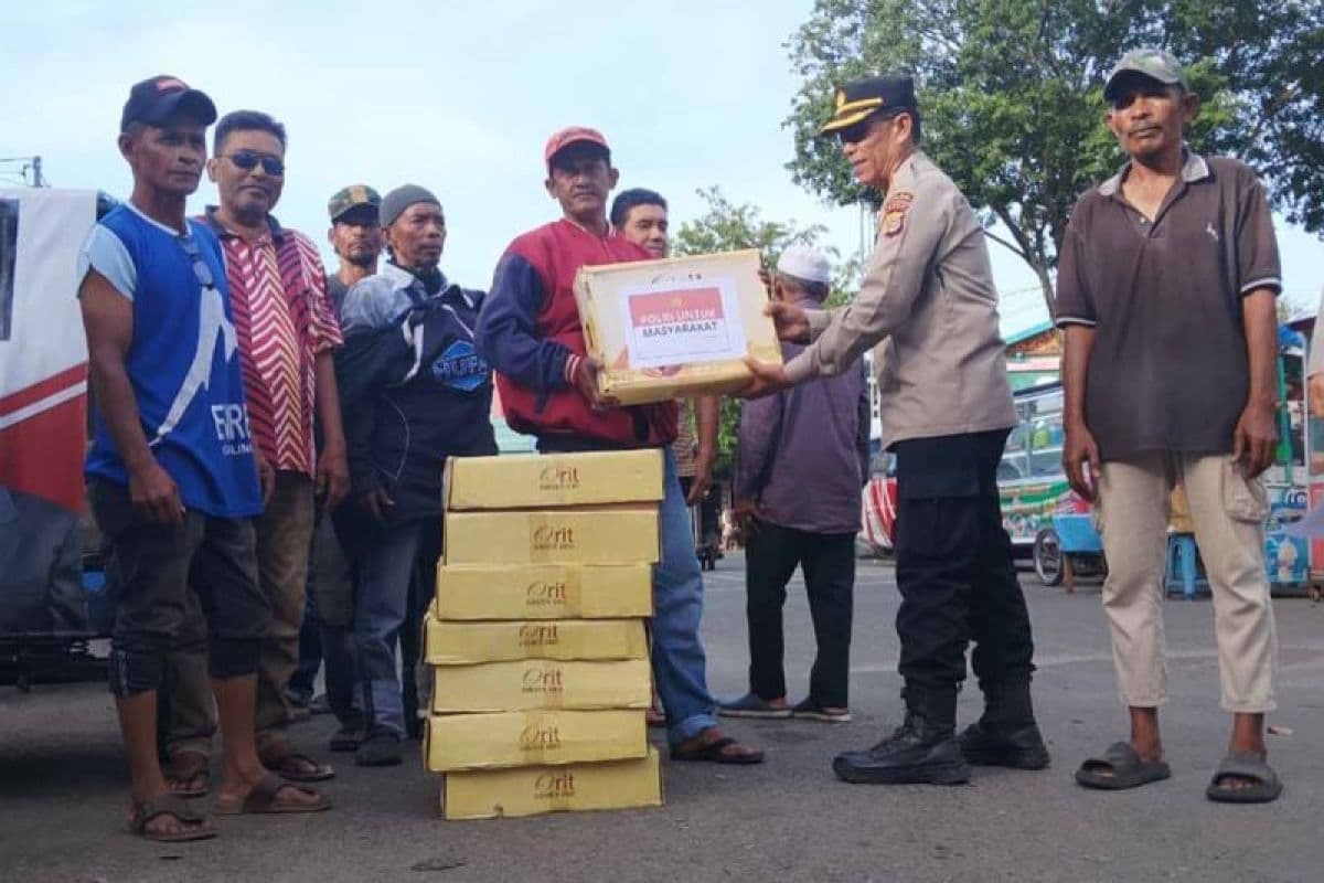 Polda Aceh Bagikan 2,7 Ton Kurma untuk Warga Berbuka Puasa di Banda Aceh dan Aceh Besar